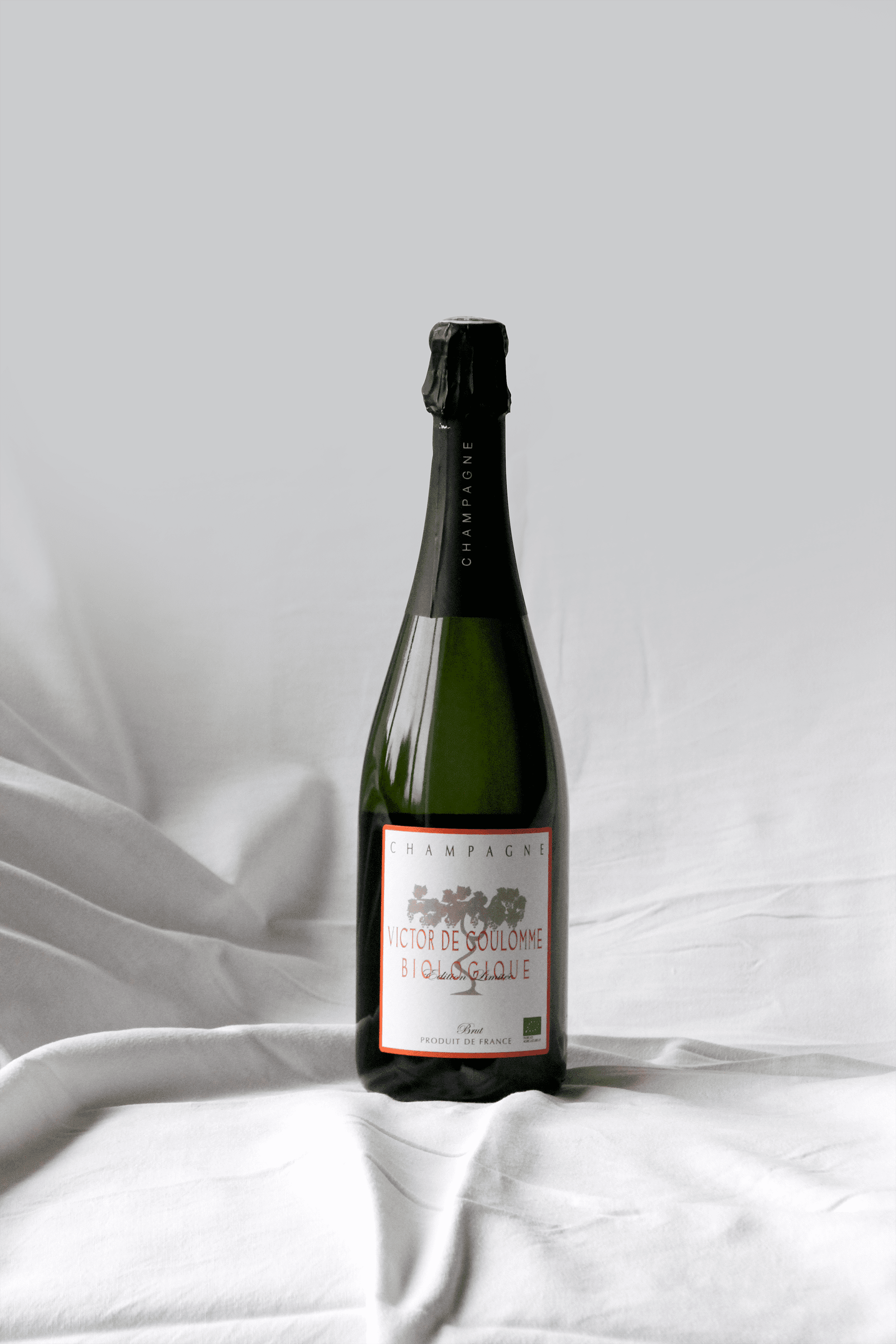 Habillage de packaging du Champagne Victor de Coulomme, par Mathilde Vassallo pour Carton Graphique.