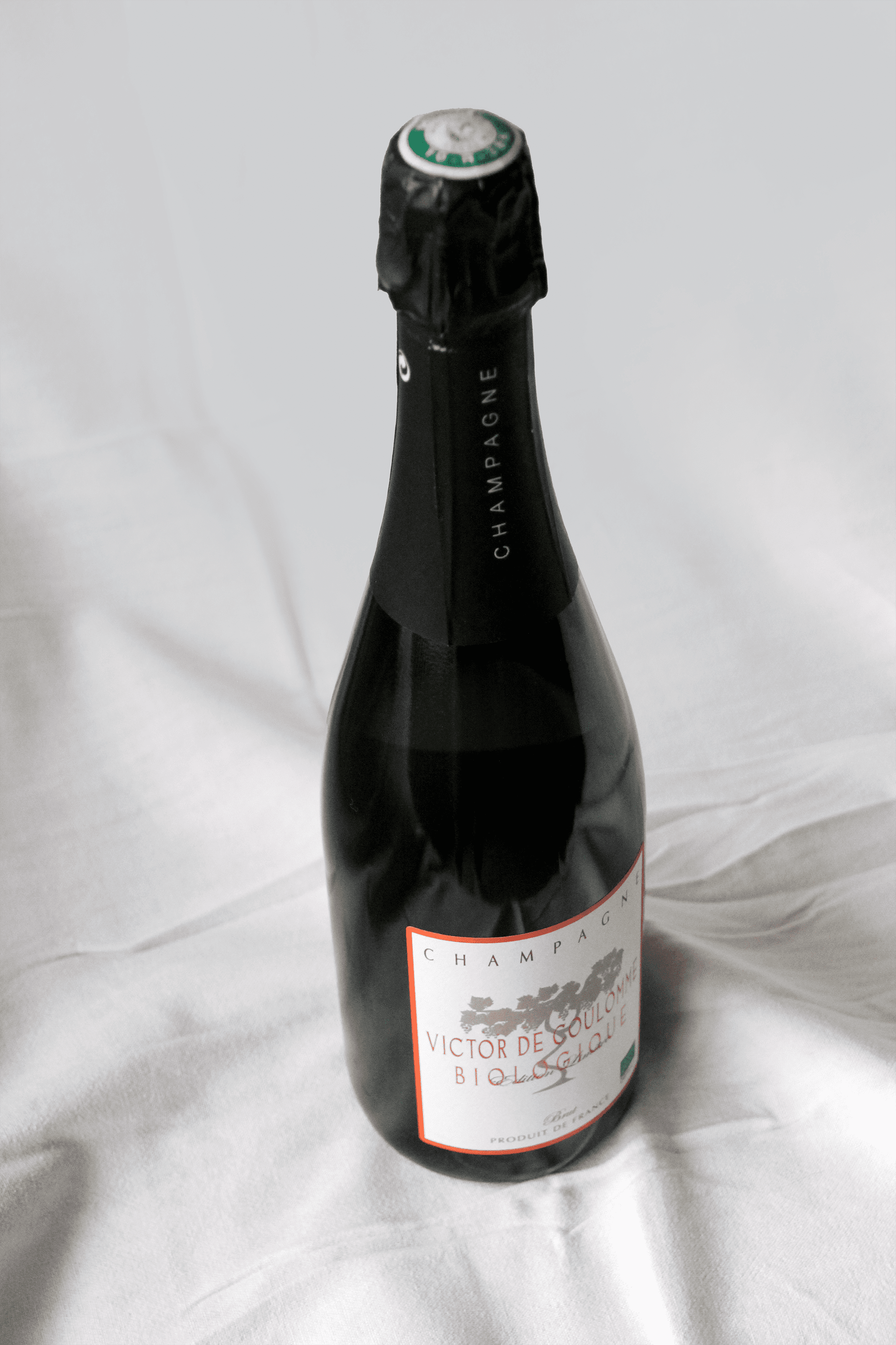 Habillage de packaging du Champagne Victor de Coulomme, par Mathilde Vassallo pour Carton Graphique.