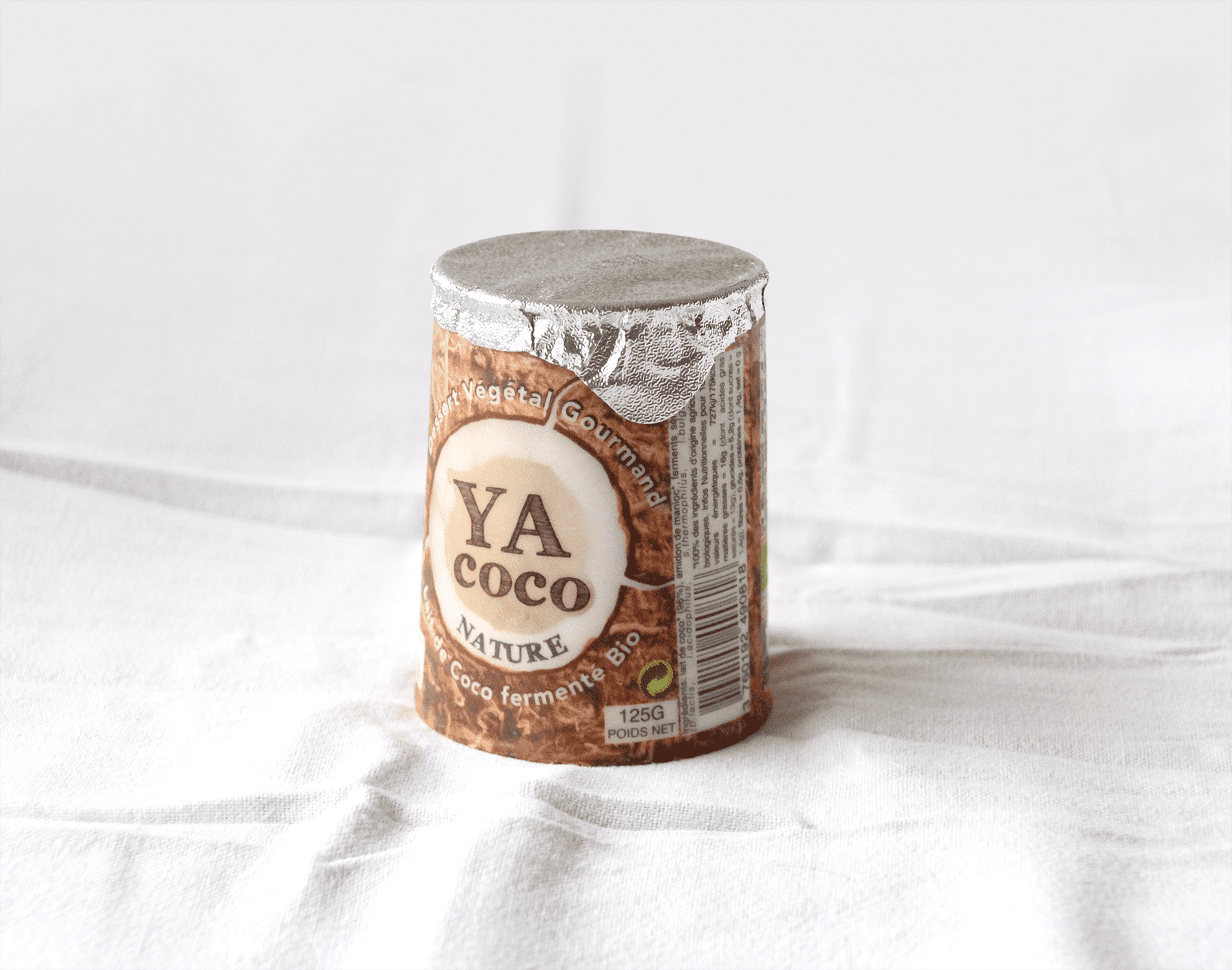 Habillage de packaging des desserts végétaux Yacoco, par Mathilde Vassallo pour Carton Graphique.