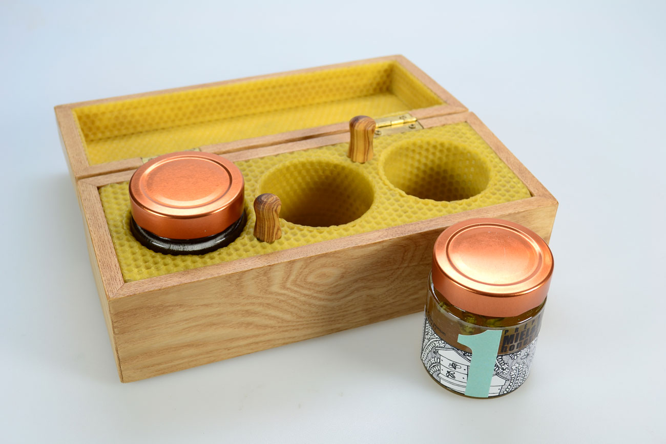 Habillage de packaging des miels Famille Mary, par Mathilde Vassallo pour Carton Graphique.