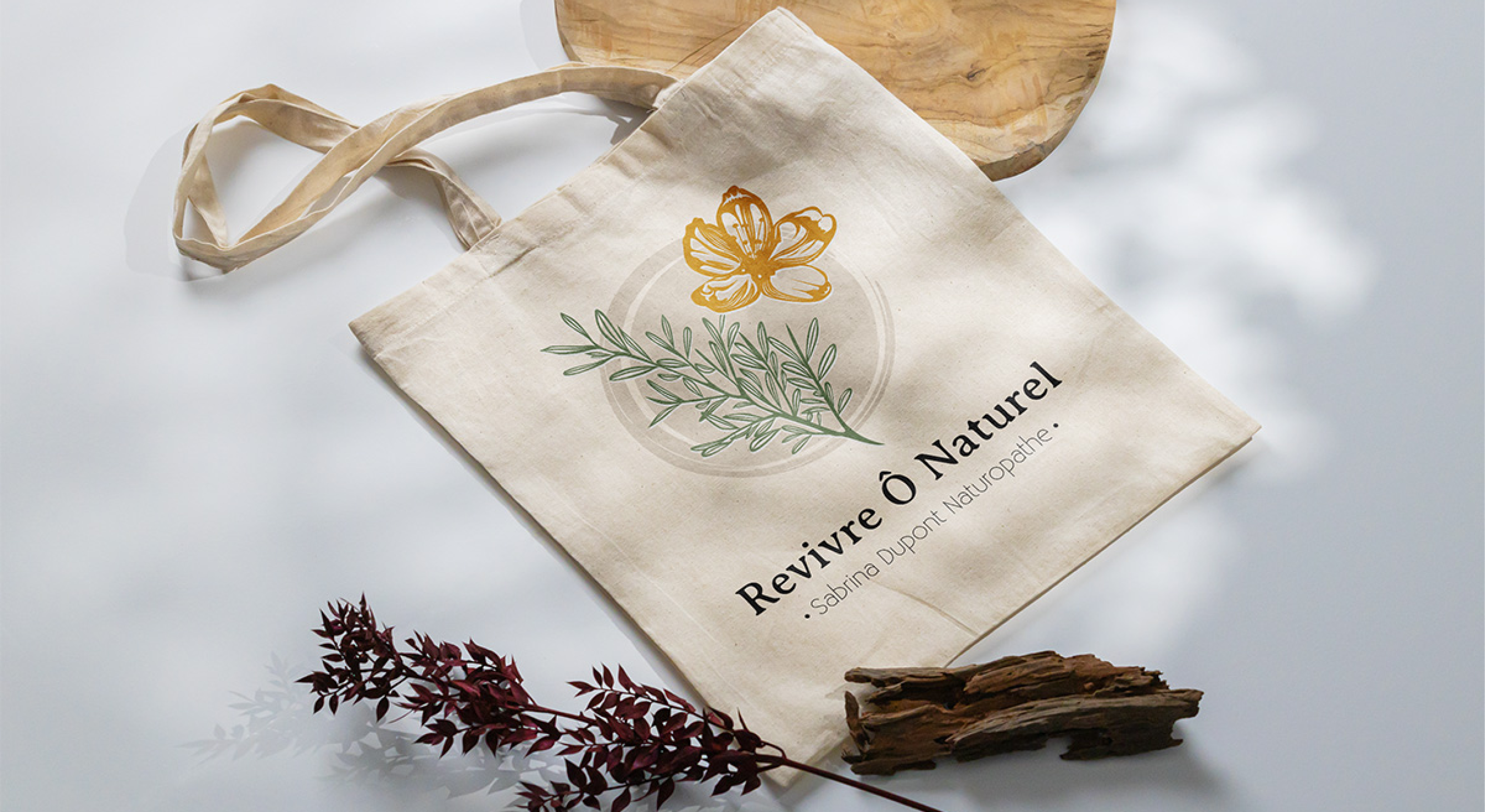 Maquette du logo de Revivre Ô Naturel, par Mathilde Vassallo pour Carton Graphique.