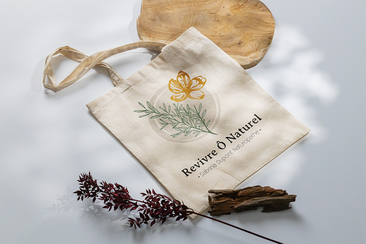 Maquette du logo de Revivre Ô Naturel, par Mathilde Vassallo pour Carton Graphique.