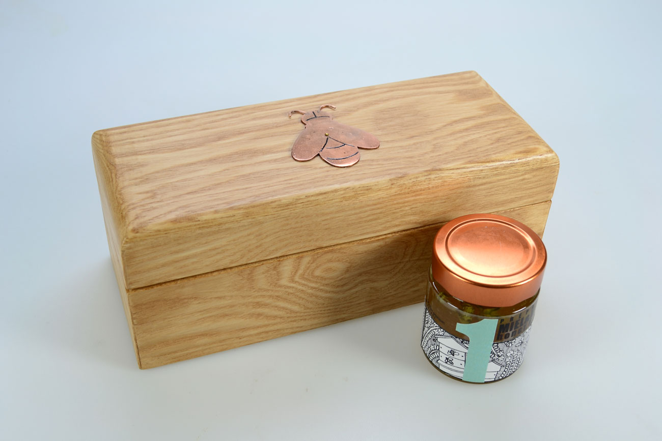 Habillage de packaging des miels Famille Mary, par Mathilde Vassallo pour Carton Graphique.