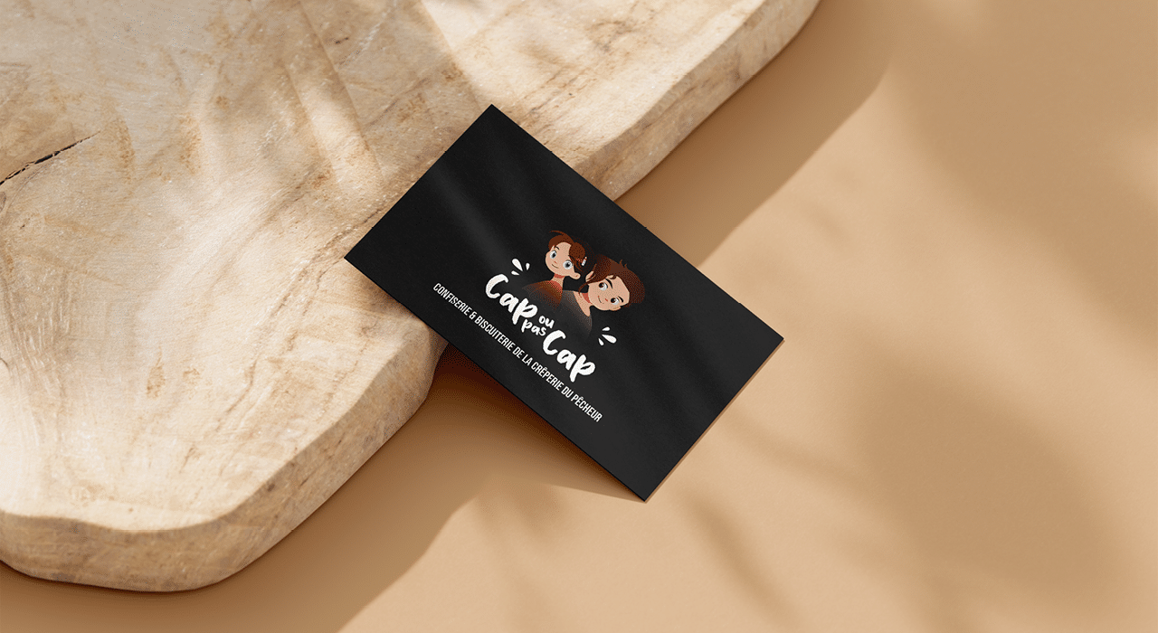 Maquette du logo Cap ou pas Cap (biscuiterie de la Crêperie du Pêcheur à Erquy) par Mathilde Vassallo pour Carton Graphique.